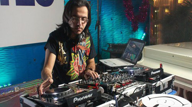 Dj   Çina müğənni Mina ilə konsert verdi