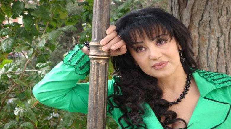 Müğənni piratların əlindən albom çıxara bilmir