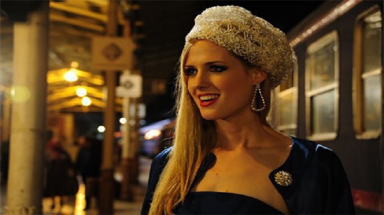 “Öylə bir geçər zaman ki”nin “Karolin”i sevgilisi ilə Bakıya gəldi