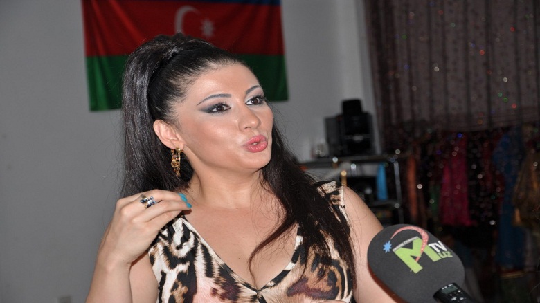 Rəqqasə Fatimə hər kəsi ətrafına topladı