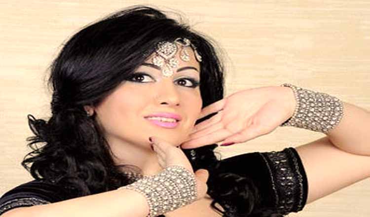 Rəqqasə xına gecəsi keçirdi