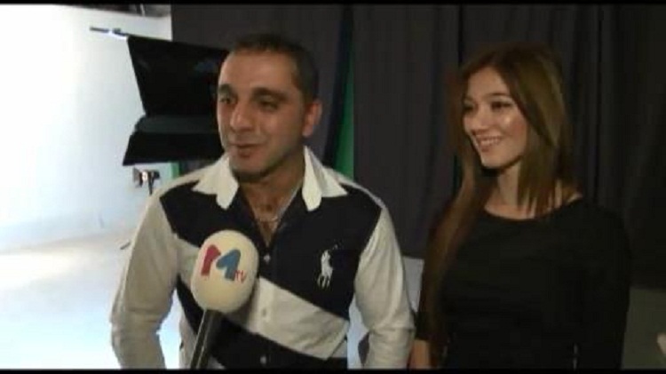 Müğənni  İbrahim Borçalı sarışın qızla yaxalandı