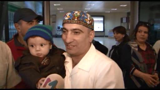 Əməkdar artist Həcc ziyarətindən qayıdarkən hava limanında belə görüntüləndi 