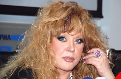 64 yaşlı Alla Puqaçova əkiz övlad anası oldu