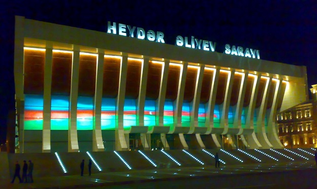 Konsert verən məhşurlar bir-birinə söz atdılar