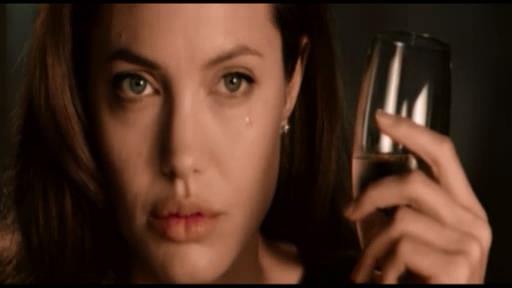 Ancelina Coli tanınmaz hala düşdü 