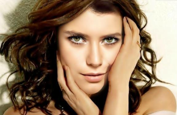 Beren Saat gələn təklifləri rədd edir