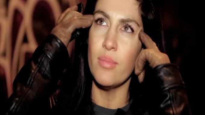 Tuğba Əkinçi Rəqsanənin mahnısına çəkdirdiyi klipini təqdim etdi