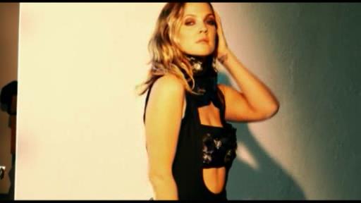 Aktrisanın bacısı avtomobilində ölü tapıldı