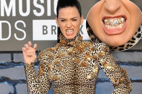 Məşhurların qorxulu dişləri