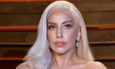 Ledi Qaqa tamaşaçıları təhqir etdi