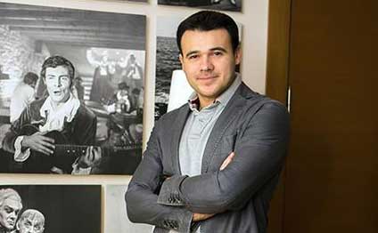 Eminin anası ilə fotoları yayıldı