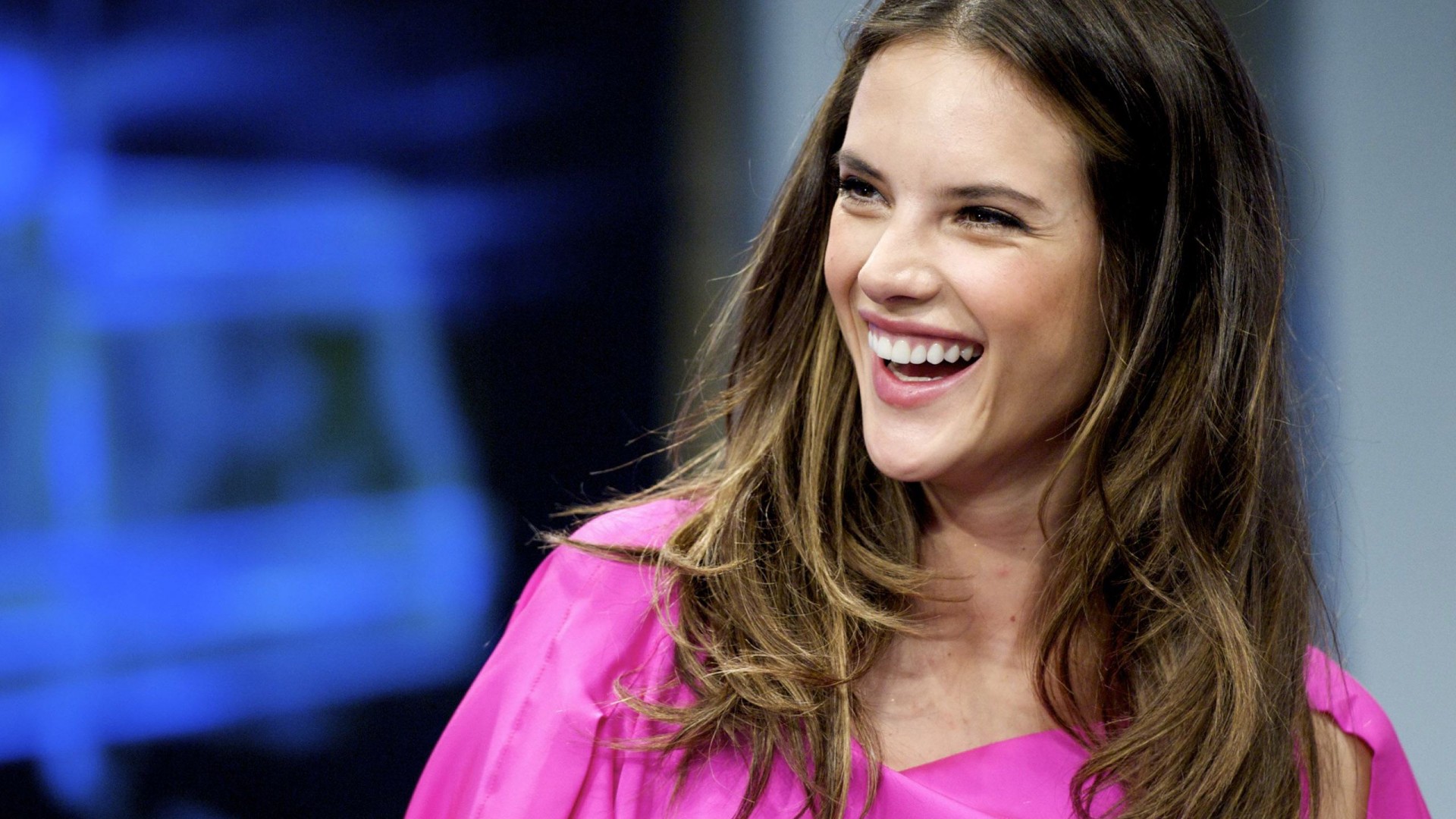 Alessandra Ambrosio məşhur adada dincəlir