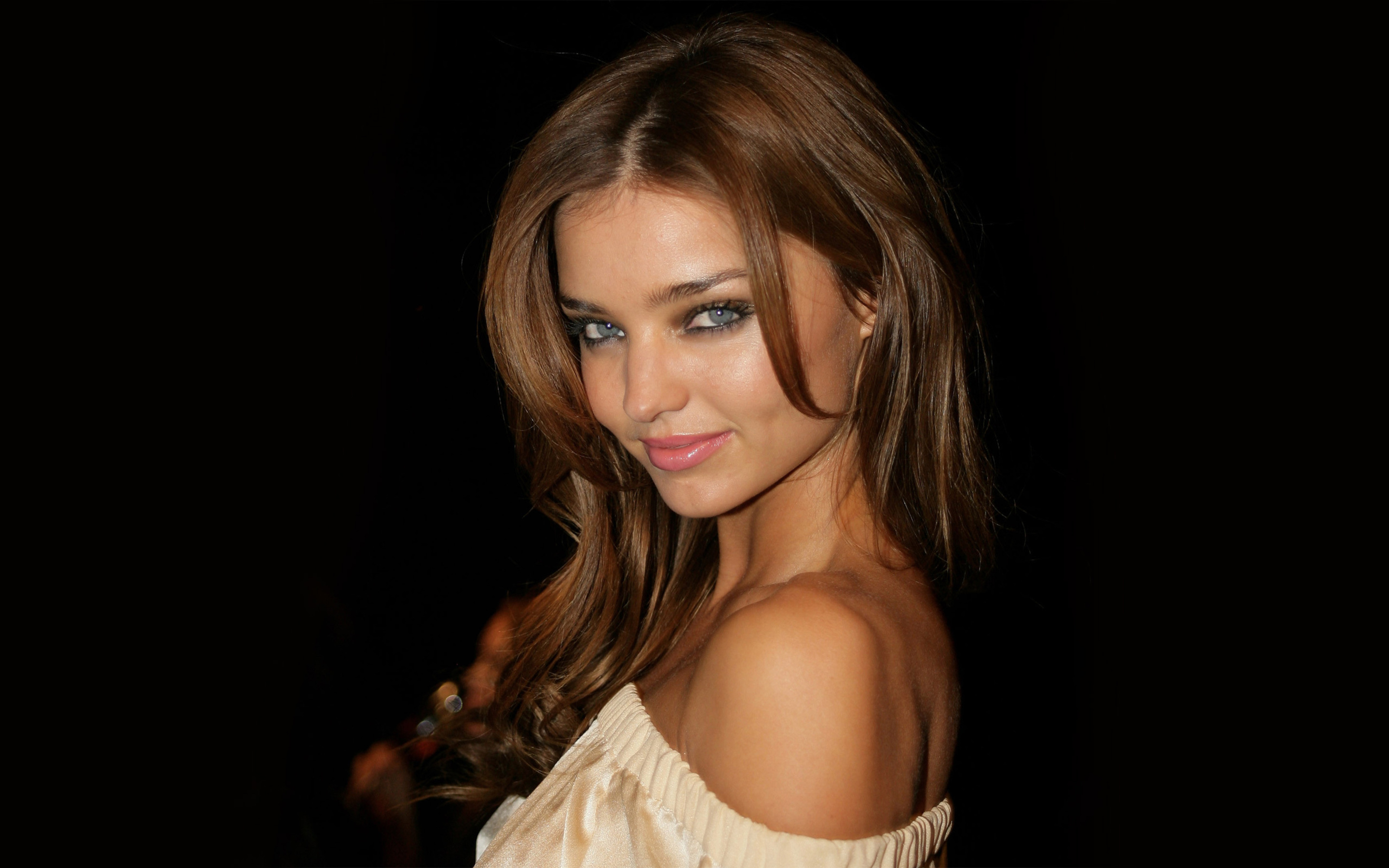 Miranda Kerr yağlı yeməkləri sevdiyini etiraf edib