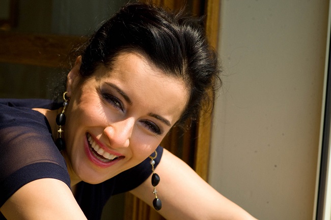 Məşhur aparıcı: “Tort yeməsəm, dözə bilmirəm”