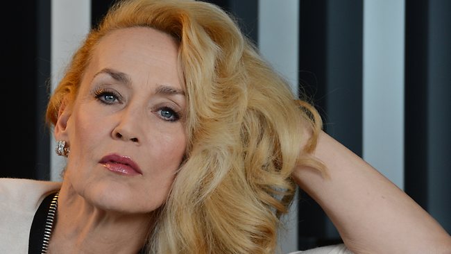 Cerri Holl: “Gözəllik anlayışı standartlaşdırılıb və çoxları bunun qurbanı olur”