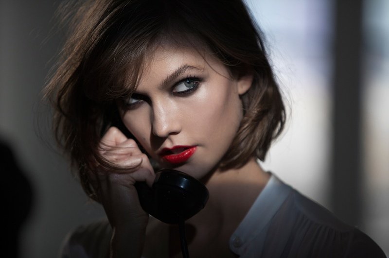 Top model Karli Kloss “Versace”nin yeni siması seçildi