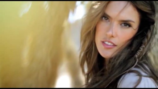 Alessandra Ambrosio doğma vətəni Braziliyada dincəlir