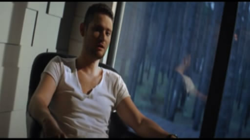 Eldar Qasımov açıq-saçıq şəkilləri ilə diqqəti çəkib