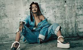 Rihanna yeniden diqqət mərkəzində 