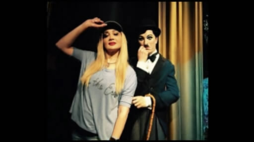 Məleykə Əsədova və qızı Madam Tüsso muzeyində