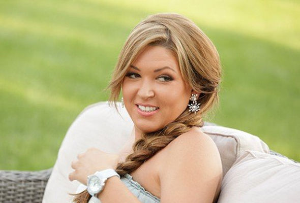 İş adamının qızı ilə dalaşan müğənni səsini itirdi