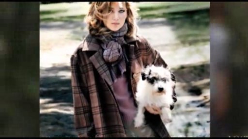 Cennifer Lourens təqdimatda yıxıldı