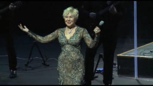 Lyubov Uspenskaya Azərbaycan dilində oxudu  