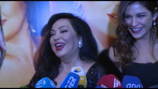 Türkan Şoray qızı Yağmurla Bakıya gəldi