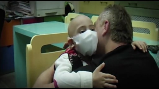 Türkiyəli ulduzlar xərçəng xəstəliyindən əziyyət çəkən uşaqlara dəstək oldular