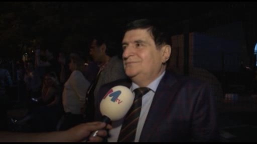 Baloğlan Əşrəfov məktəb direktoru obrazında 