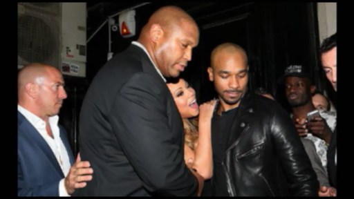 Meray Kerinin dekoltesi açıldı