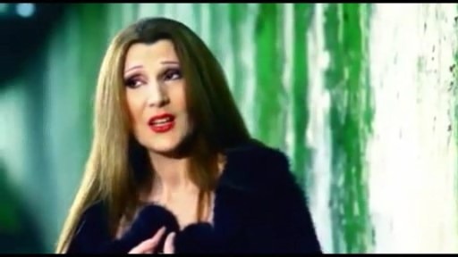 Xalq artisti anasına mahnı oxudu