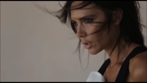 42 yaşlı Viktoriya Bekhemin zərif və seksual fotosessiyası