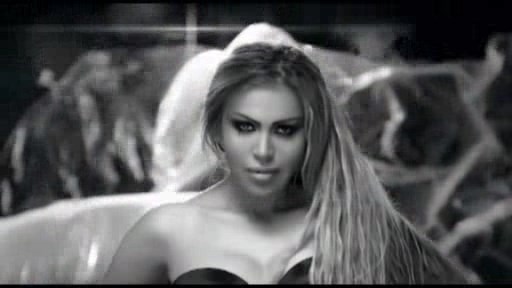 Rəqsanə İsmayılova 8 yaşı tamam olan qızına doğum günü keçirdi