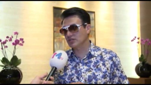 Nadir Qafarzadə də geyimlərini satışa çıxardı