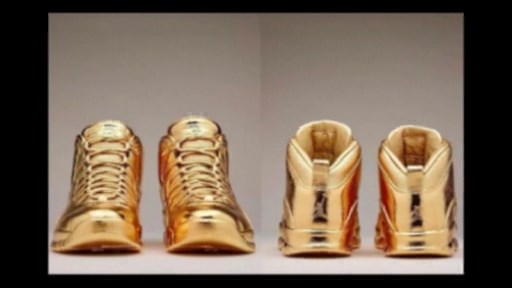 29 yaşlı repçi Dreyk 24 karatlıq qızıl ayaqqabı aldı