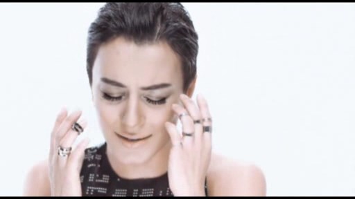 Tünzalə Ağayevaadan "Gəl mənə göstər" adlı yeni mahnı