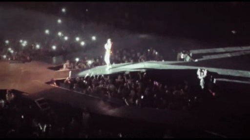 Castin Biber mikrofonu ataraq səhnəni tərk etdi