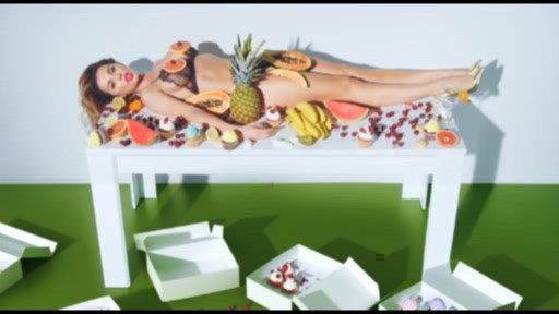 Açıq-saçıq videosu ilə hər kəsi heyran etdi 