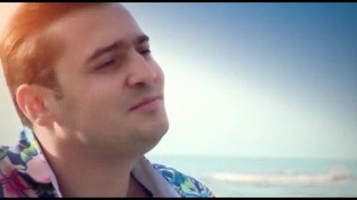 Emil xanımına mahnı oxudu