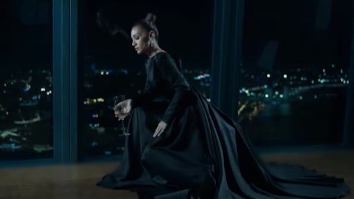 Röya Ayxan bəyaz libası ilə göz oxşadı