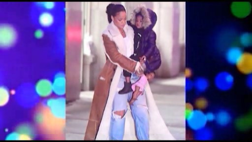 Rihanna bacısı qızı ilə gəzintidə