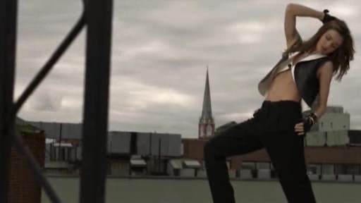 Miranda özünü modelyer kimi sınadı