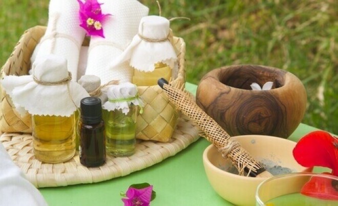 Uzun və canlı saçlar üçün təbii yağlar