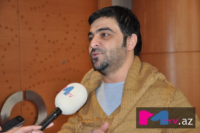 Fərda: “Sırğa taxıb, saç rəngləyərəm”