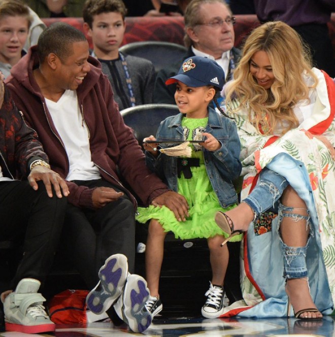 Basketbol oyununu 40 minlik geyimlə izlədi