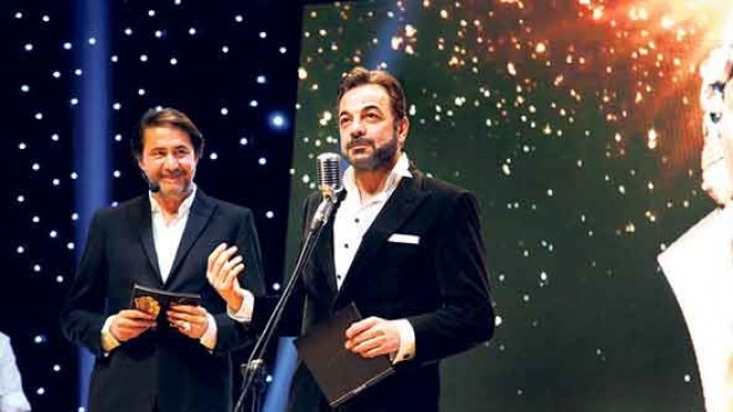 “Kara Sevda”nın aktyoru mükafatlandırma mərasimində