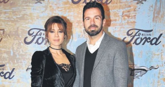 Sevgilisini öpməkdən doymadı - foto