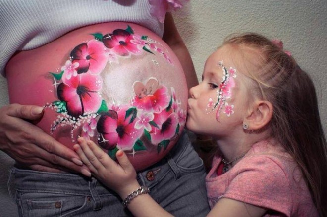 Hamilə qadınların göbəyindəki rəsm sənəti&nbsp;